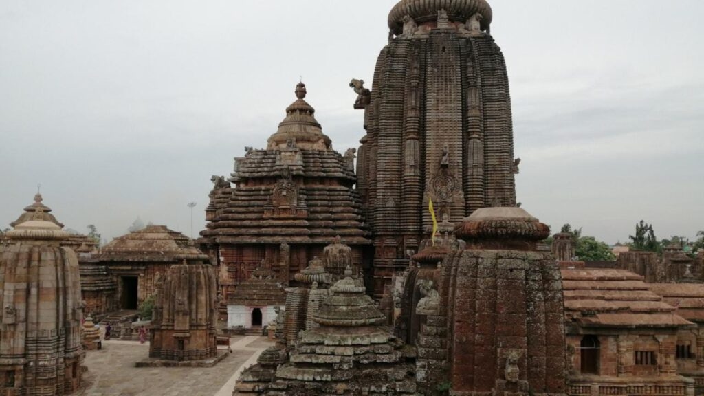 tourist places near puri with distance